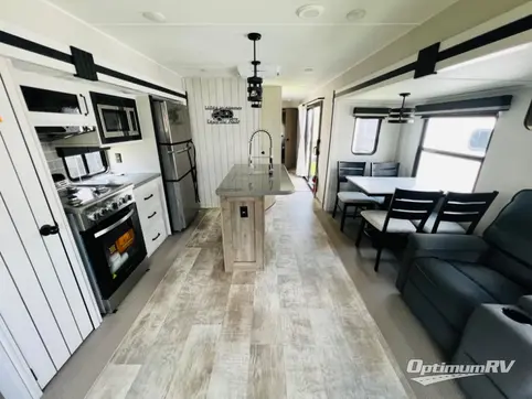 2025 Palomino Puma Destination 38RLB RV Photo 2