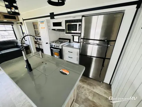 2025 Palomino Puma Destination 38RLB RV Photo 3