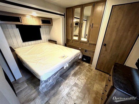 2025 Palomino Puma Destination 38RLB RV Photo 2