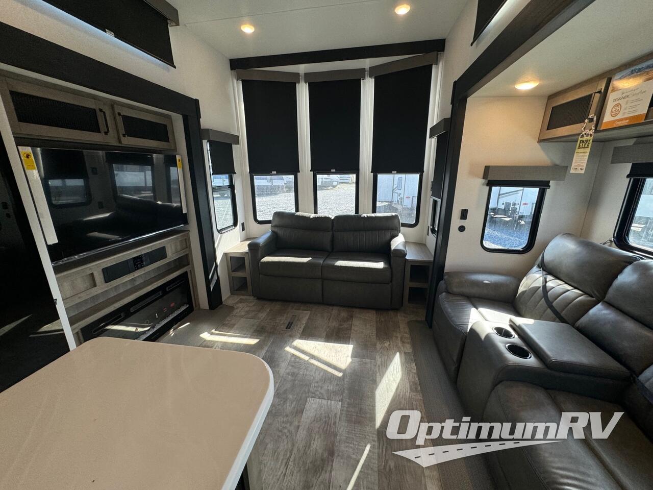 2025 Palomino Puma Destination 402LFT Photo 5