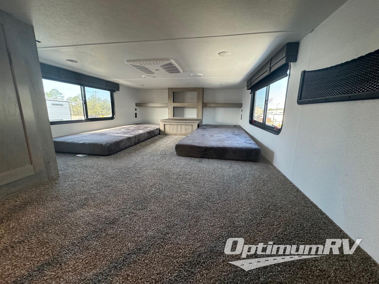 2025 Palomino Puma Destination 402LFT Photo 11