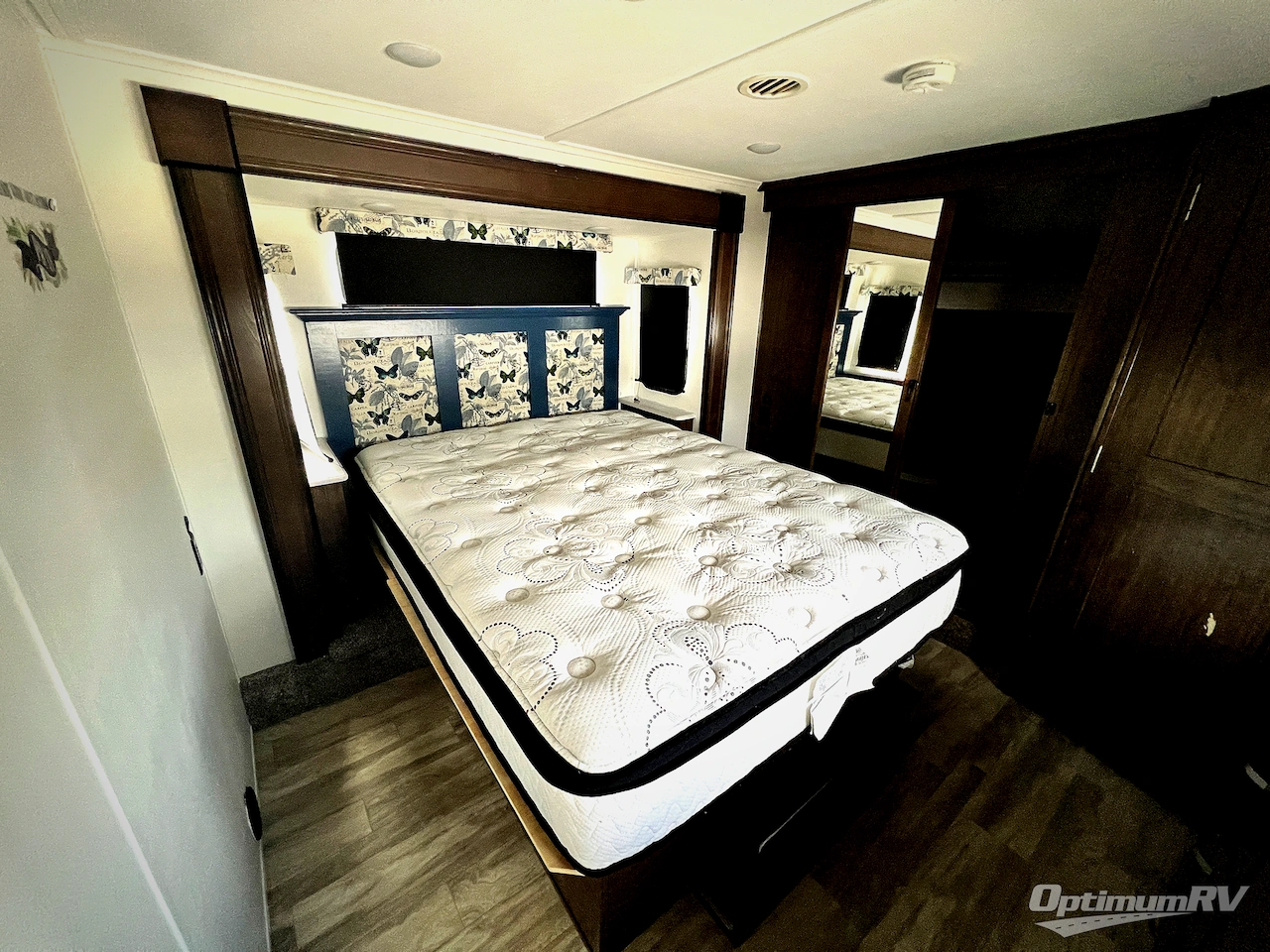 2025 Palomino Puma Destination 38DEN Photo 19