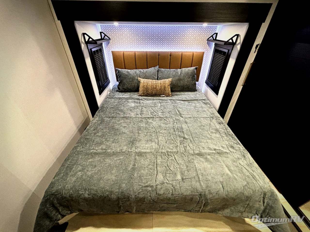 2026 Forest River Salem Hemisphere 376FAM Photo 9