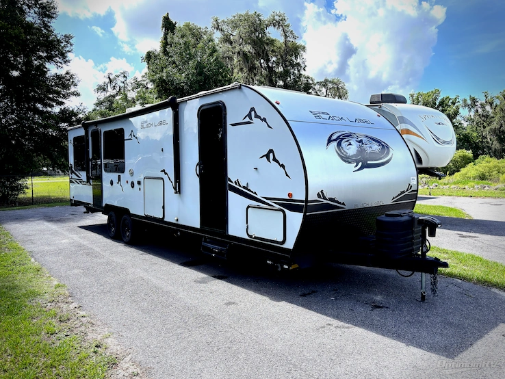 2023 Forest River Cherokee Grey Wolf Black label 26MBRRBL RV Photo 1