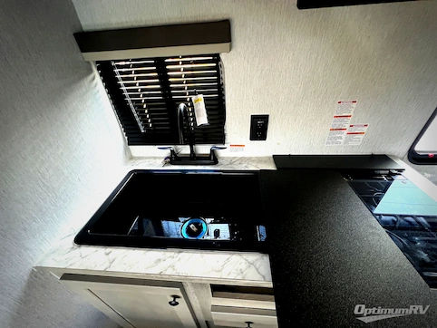 2027 Sunset Park Sun Lite 16BH RV Photo 4