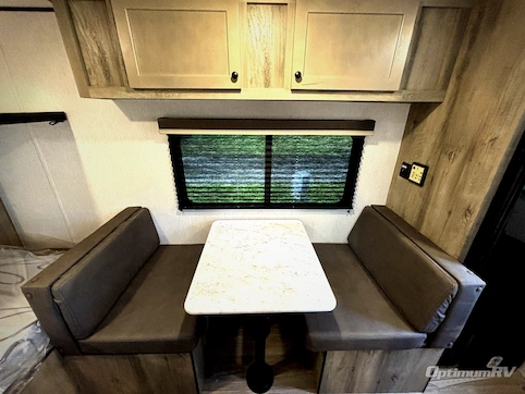 2027 Sunset Park Sun Lite 16BH RV Photo 4