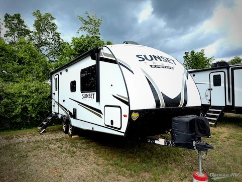 Used 2022 CrossRoads Sunset Trail SS212RB Featured Photo
