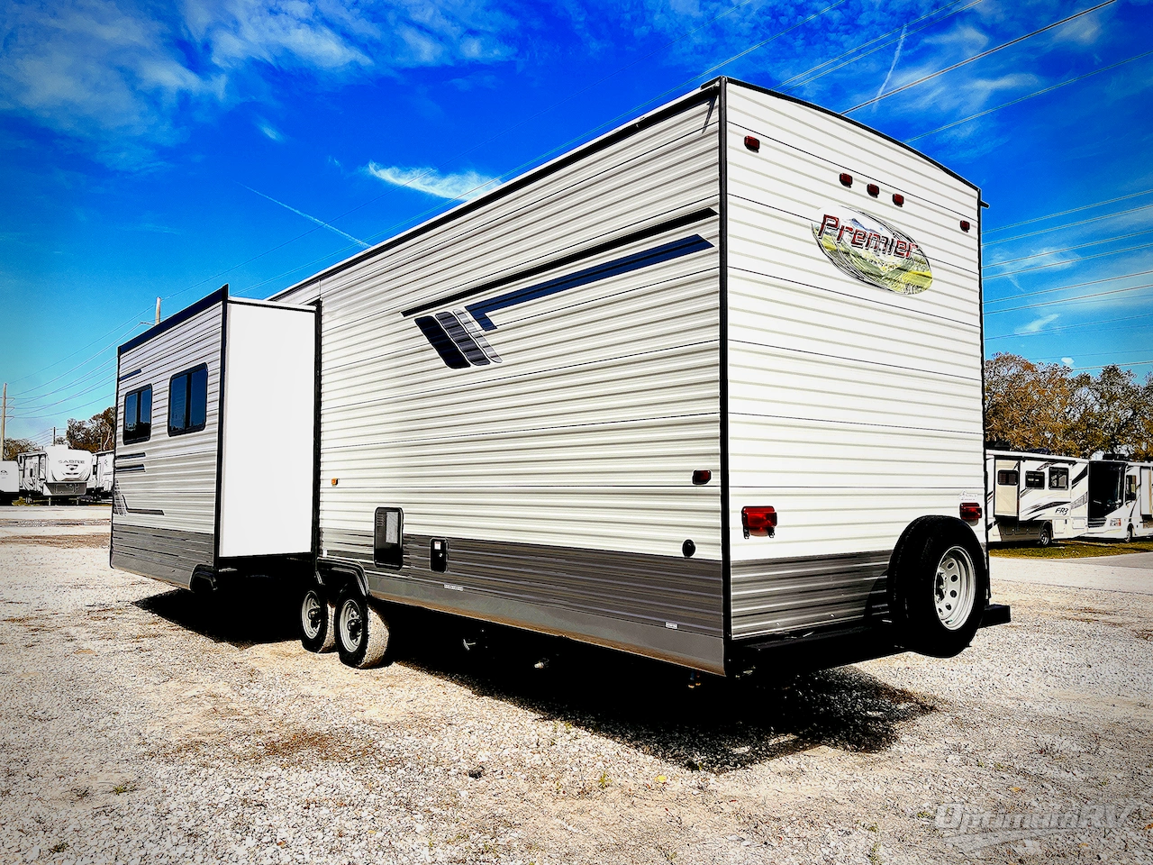2025 HL Enterprise Hy-Line 38 Premier Photo 3