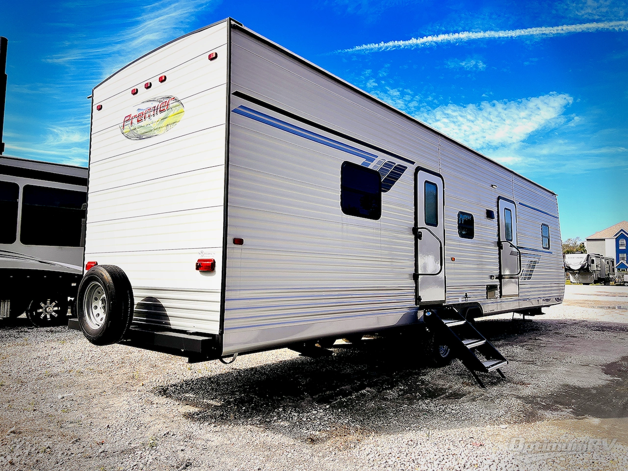 2025 HL Enterprise Hy-Line 38 Premier Photo 2