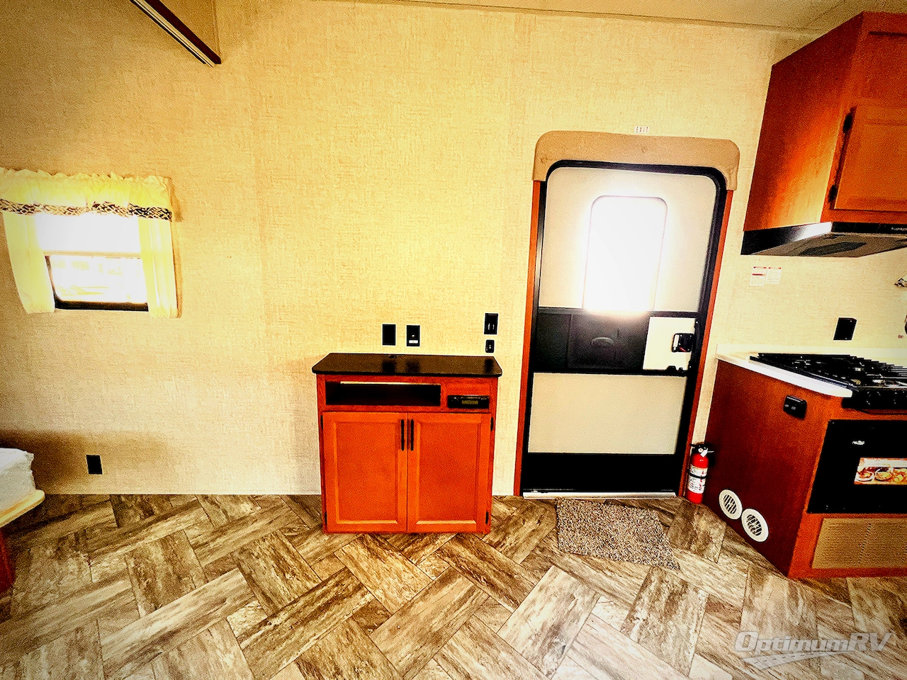 2025 HL Enterprise Hy-Line 38 Premier Photo 7