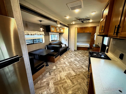 2025 HL Enterprise Hy-Line 38 Premier RV Photo 2