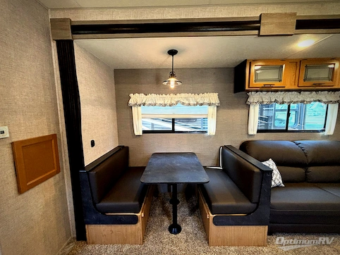 2025 HL Enterprise Hy-Line 38 Premier RV Photo 3
