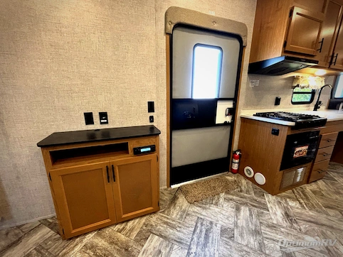 2025 HL Enterprise Hy-Line 38 Premier RV Photo 4