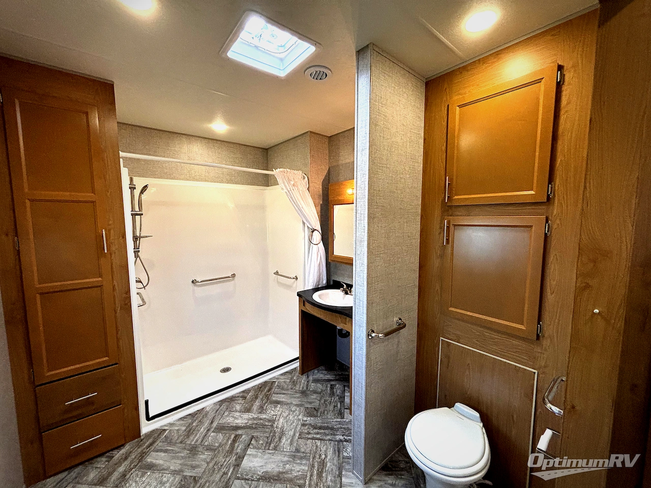 2025 HL Enterprise Hy-Line 38 Premier Photo 13