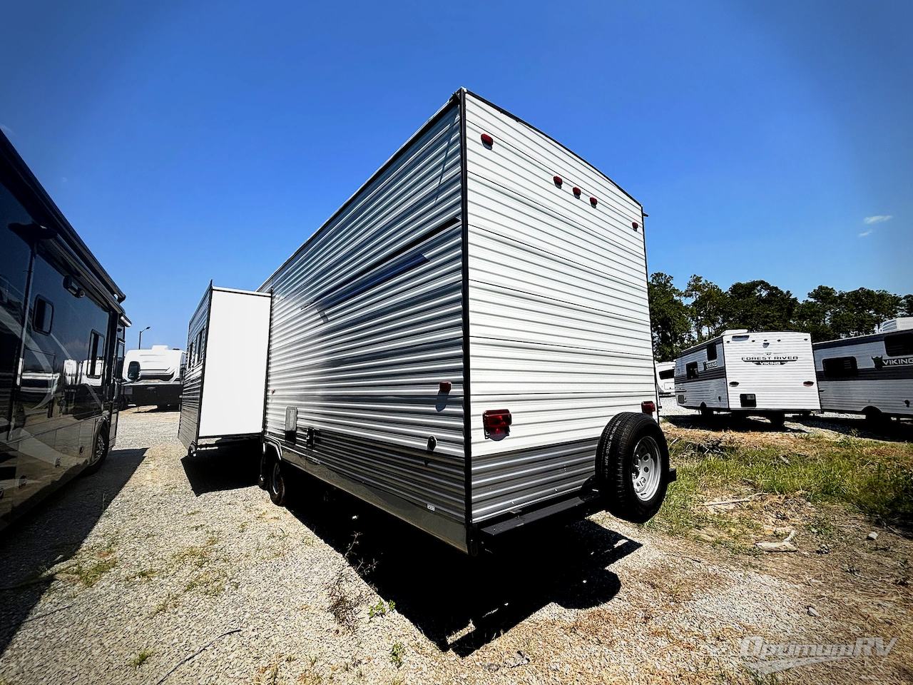 2025 HL Enterprise Hy-Line 38 Premier Photo 3