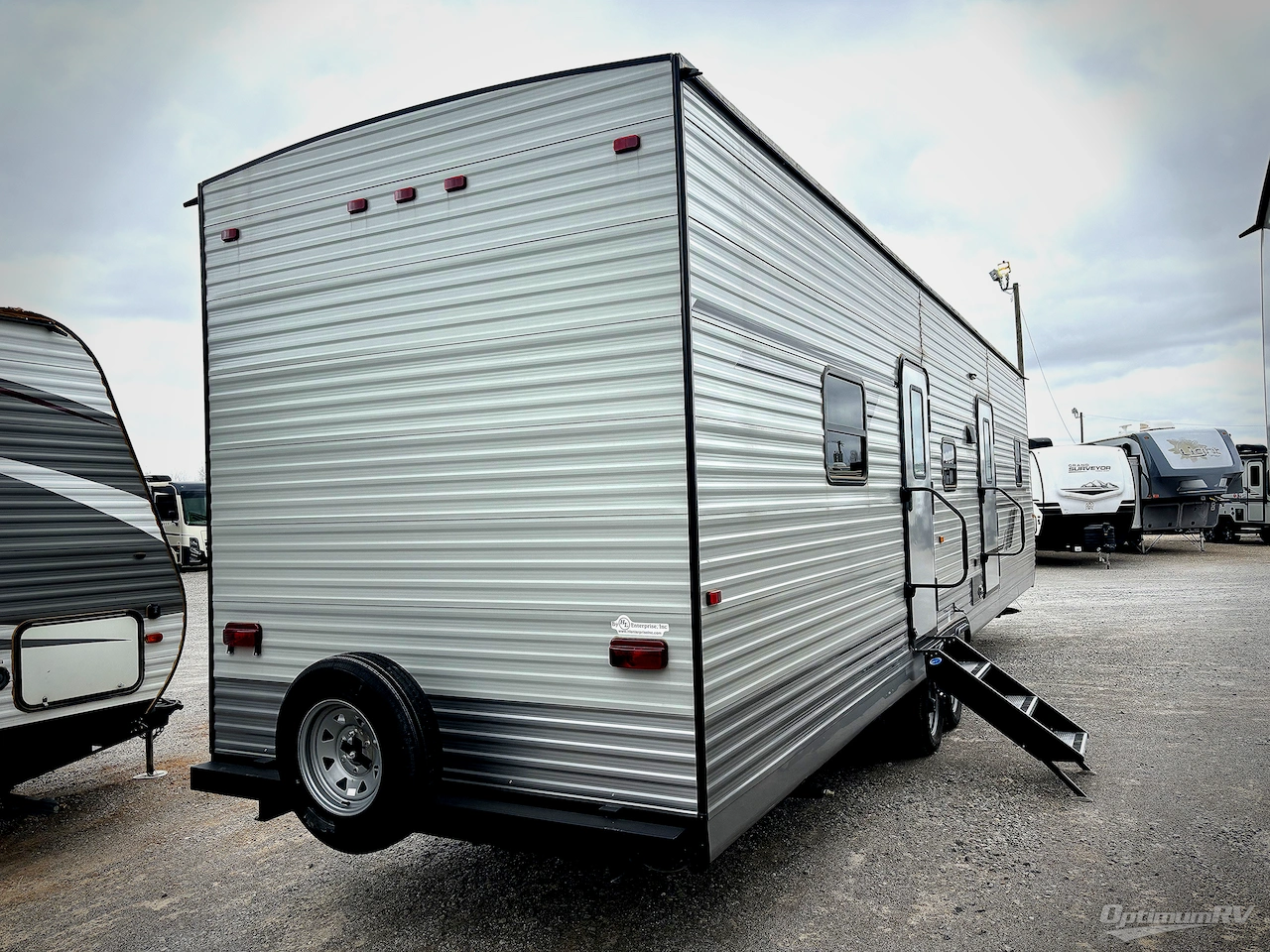 2025 HL Enterprise Hy-Line HY38 Photo 2