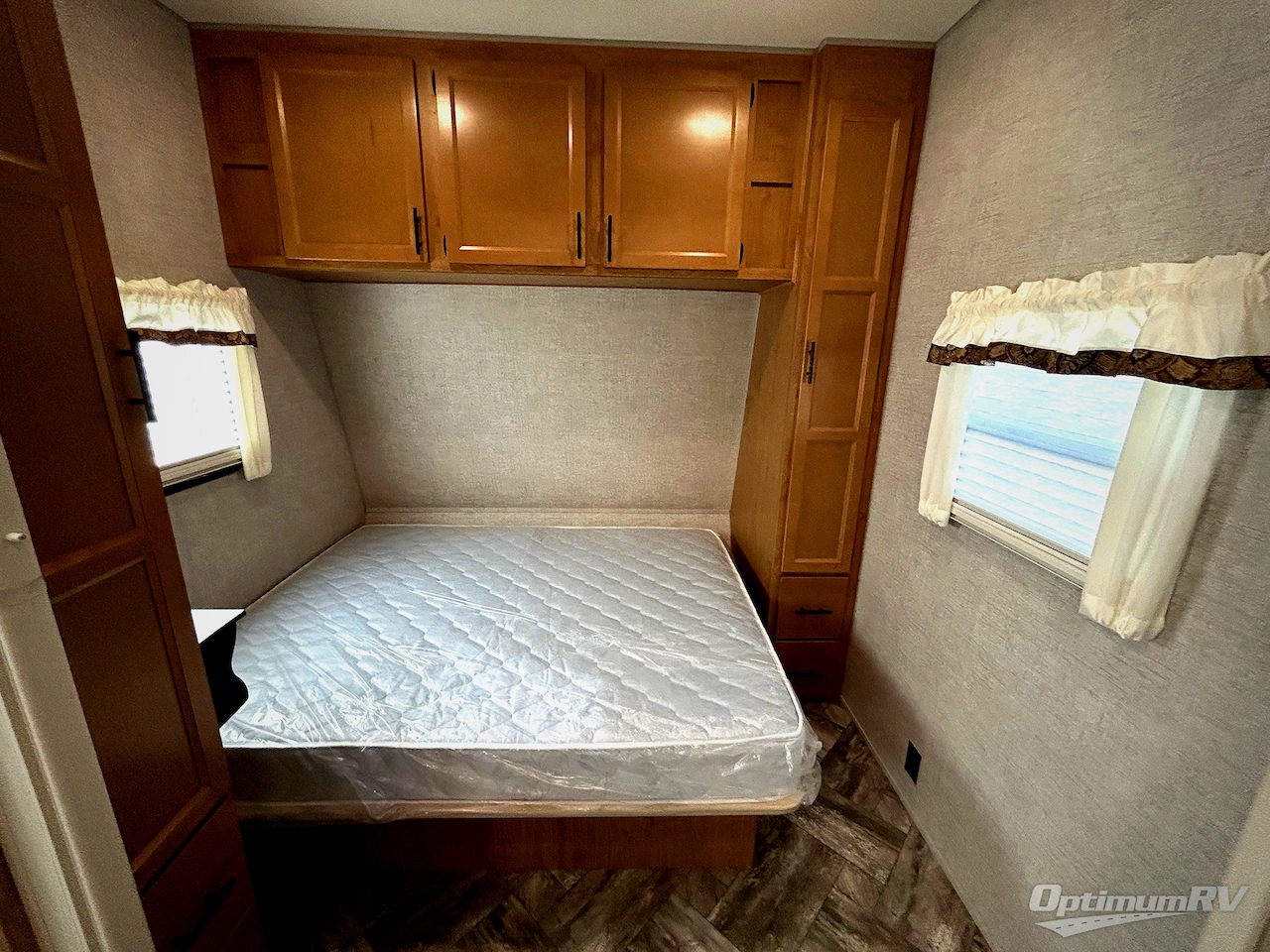 2025 HL Enterprise Hy-Line HY38 Photo 7