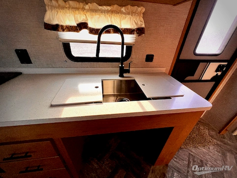 2025 HL Enterprise Hy-Line 38 Premier RV Photo 4