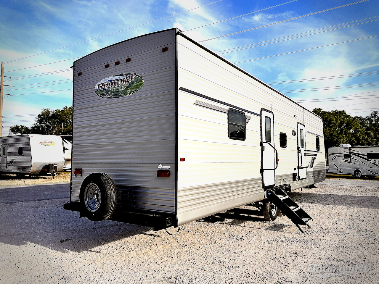 2025 HL Enterprise Hy-Line 38 Premier Photo 2