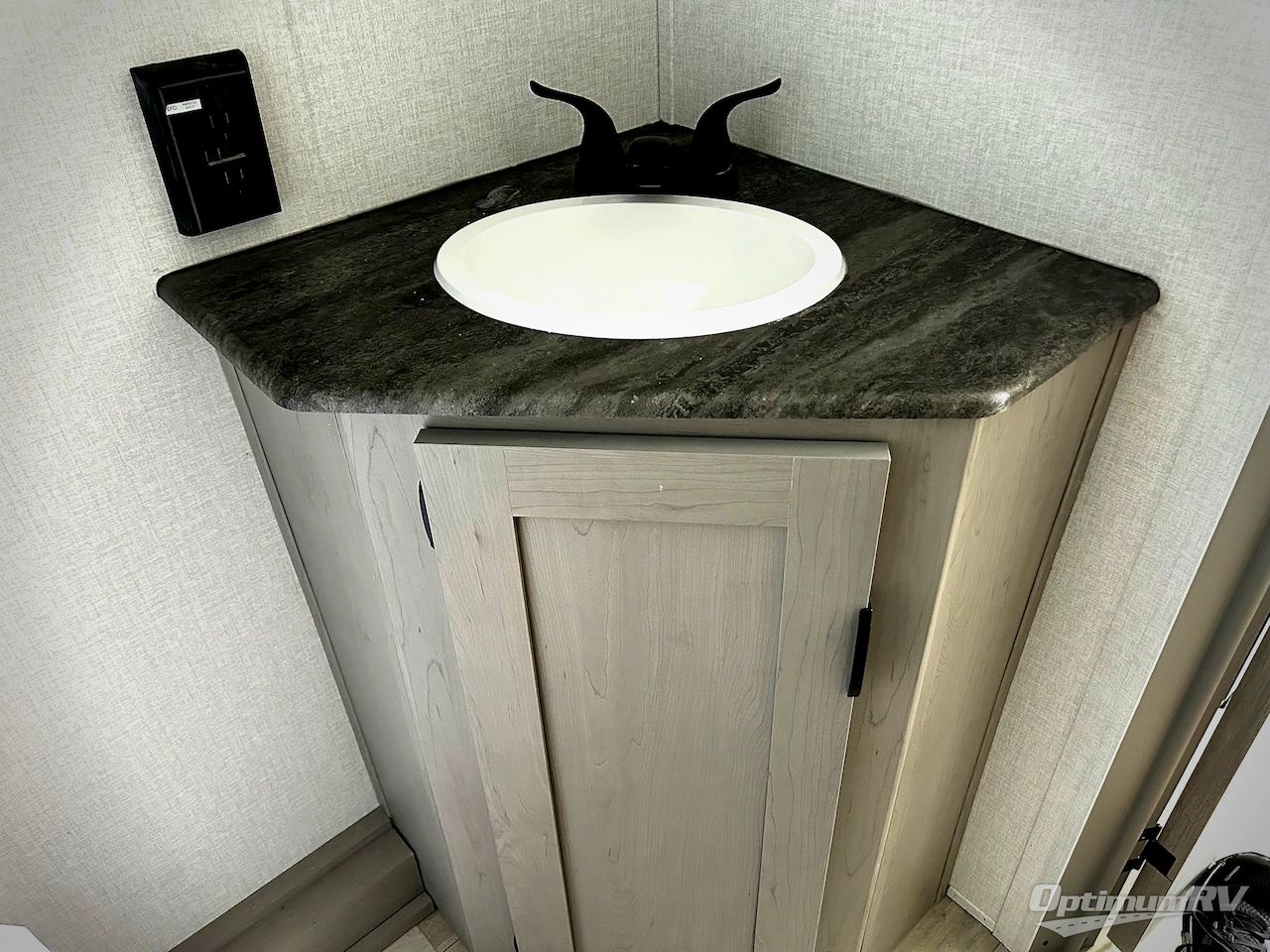 2024 Coachmen Clipper 5K Series 26BH Photo 15