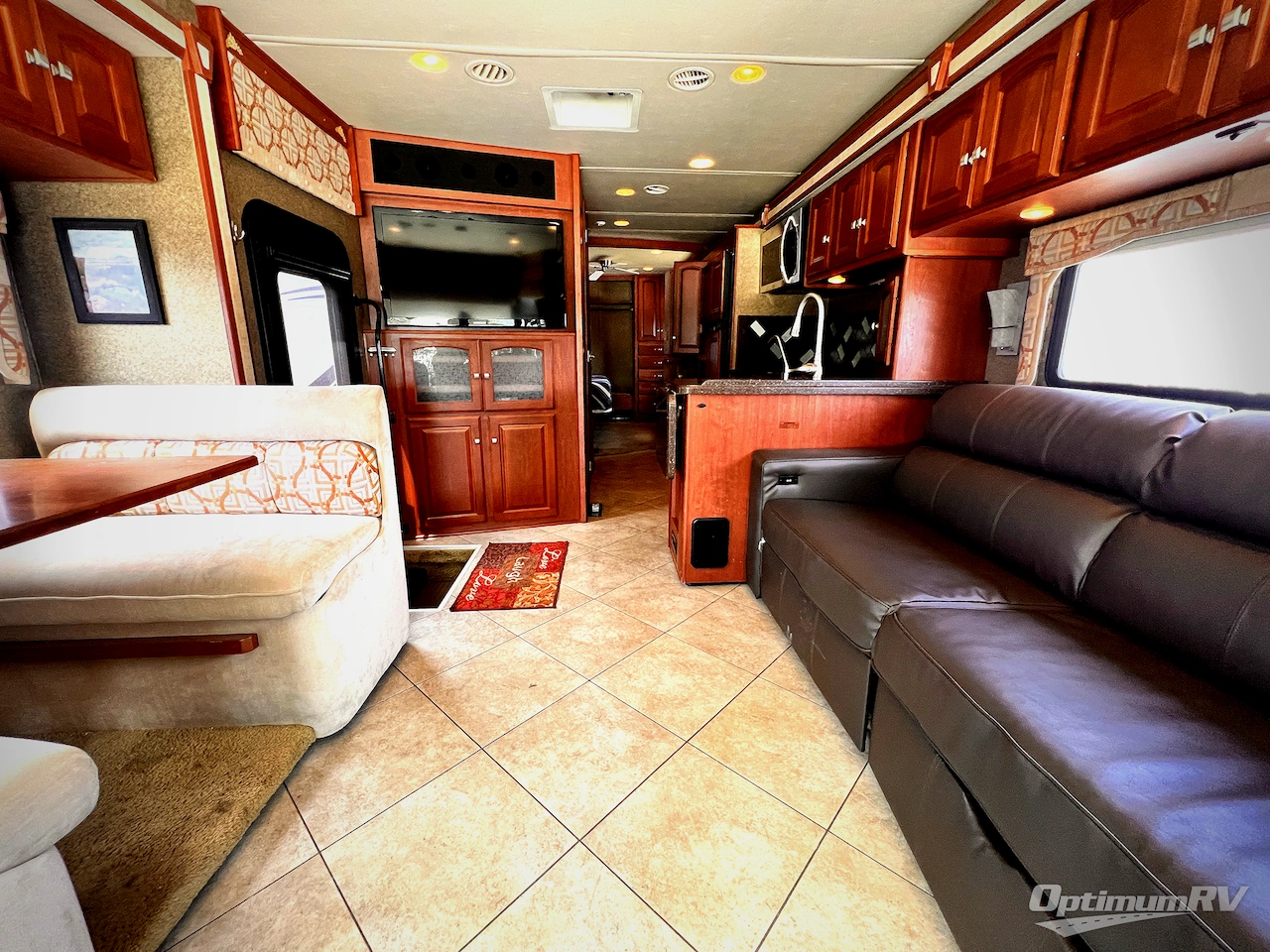 2013 Winnebago Adventurer 35P Photo 4