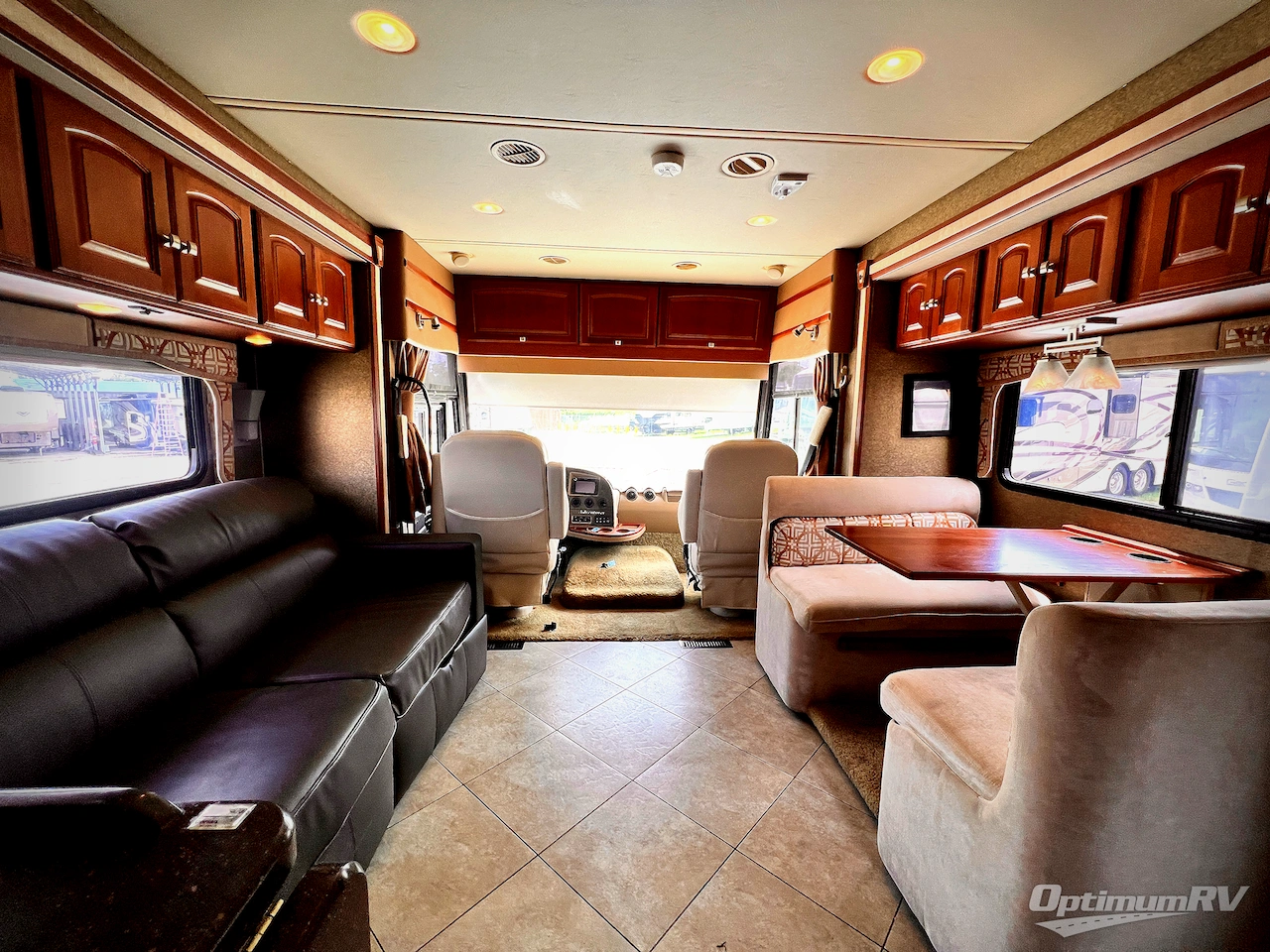 2013 Winnebago Adventurer 35P Photo 5