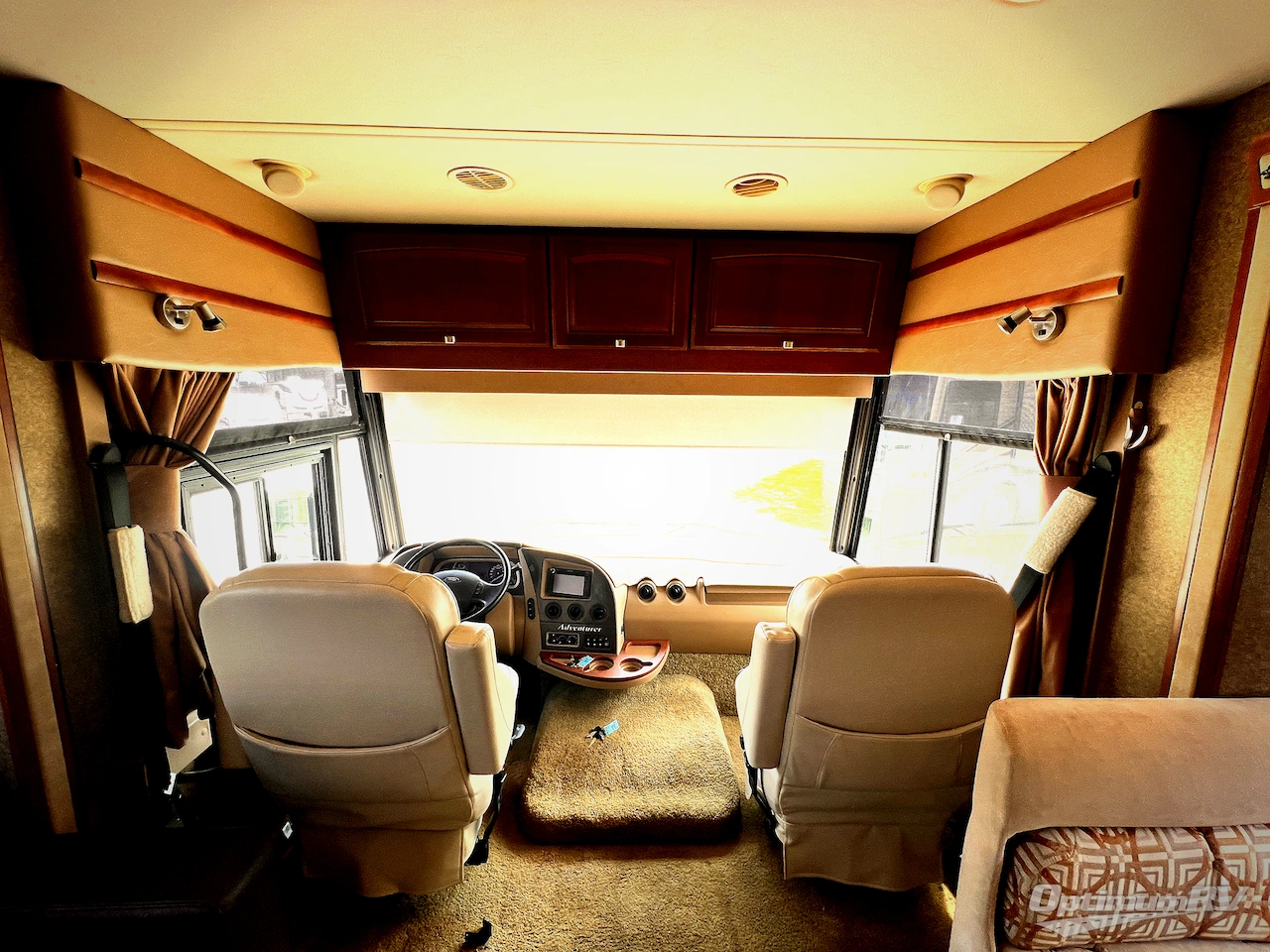 2013 Winnebago Adventurer 35P Photo 6