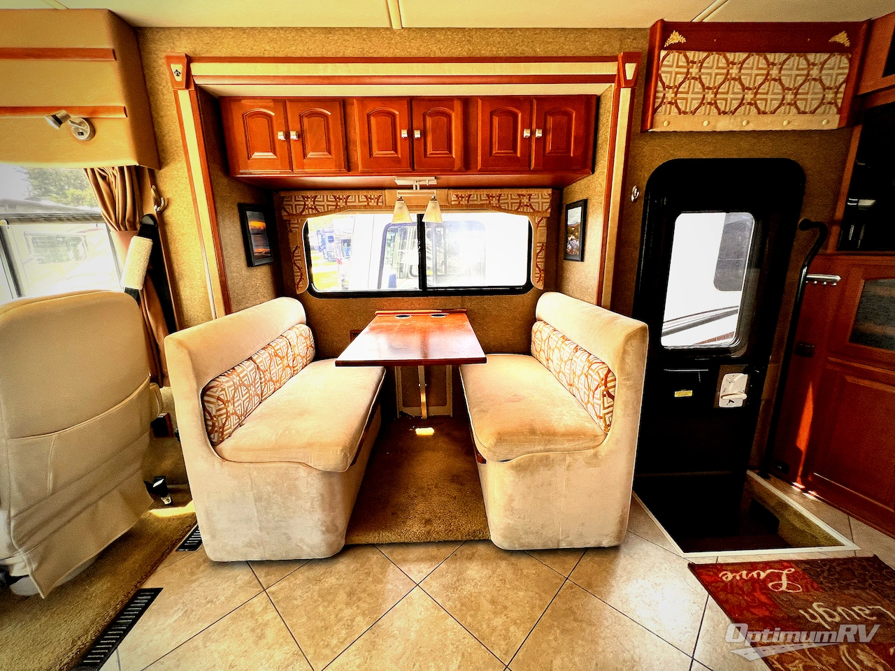 2013 Winnebago Adventurer 35P Photo 9