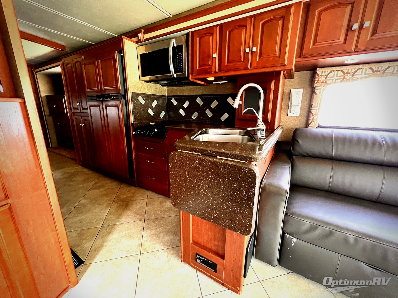 2013 Winnebago Adventurer 35P Photo 11