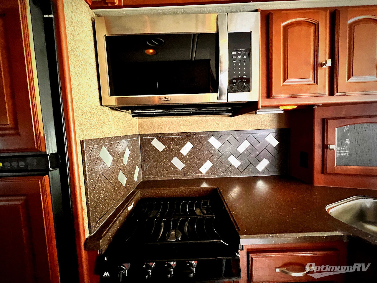 2013 Winnebago Adventurer 35P Photo 14