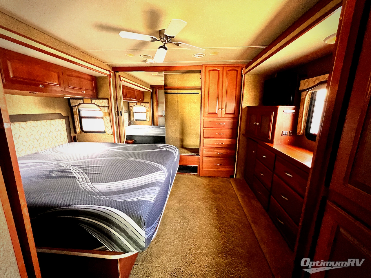 2013 Winnebago Adventurer 35P Photo 16
