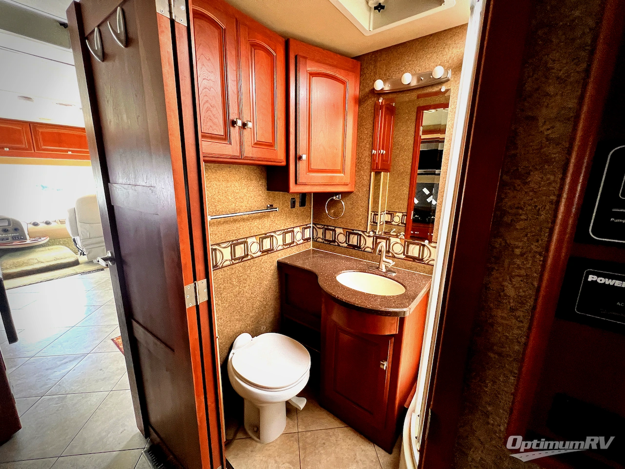 2013 Winnebago Adventurer 35P Photo 20