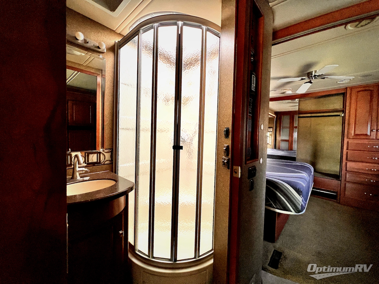 2013 Winnebago Adventurer 35P Photo 21