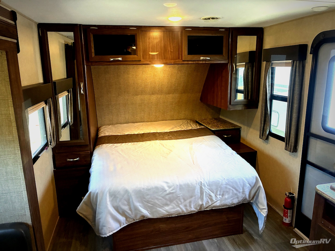 2017 Dutchmen Coleman Light 1805RB Photo 8