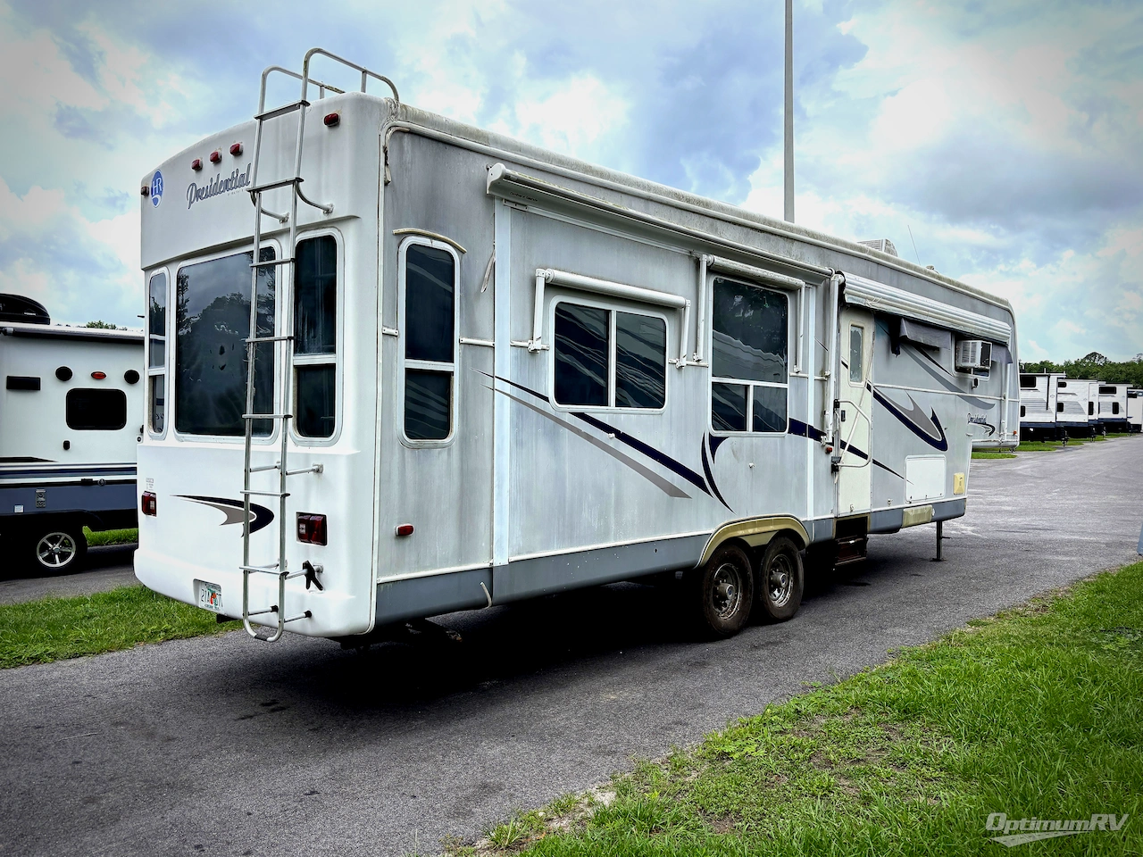 2003 Holiday Rambler Presidential 36RLQ Photo 2