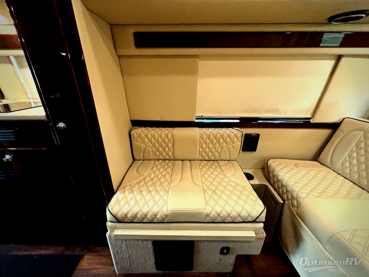 2021 American Coach American Patriot MD2 Lounge Photo 16