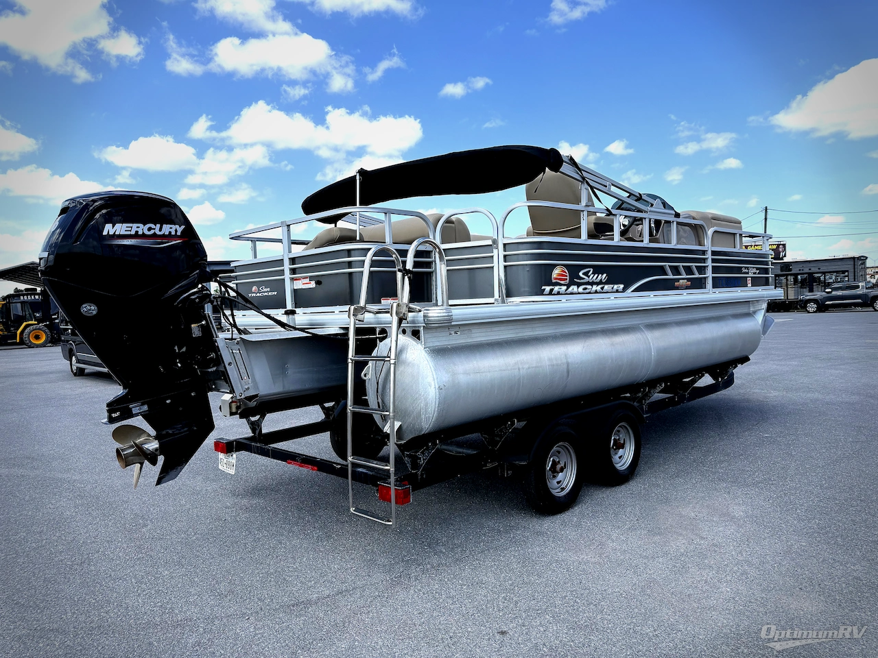 2023 Sun Tracker Sun Tracker 20DLX Photo 2