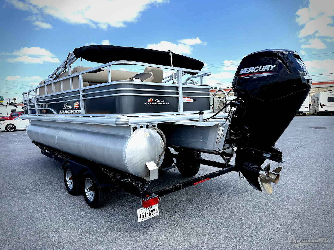 2023 Sun Tracker Sun Tracker 20DLX Photo 3