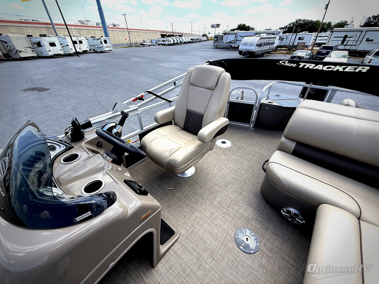 2023 Sun Tracker Sun Tracker 20DLX Photo 7