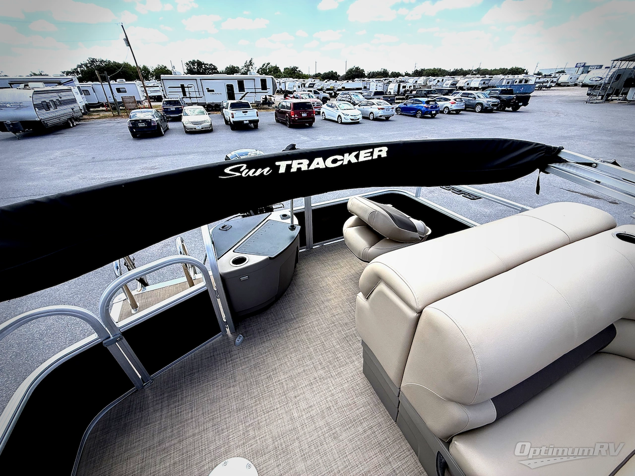 2023 Sun Tracker Sun Tracker 20DLX Photo 8