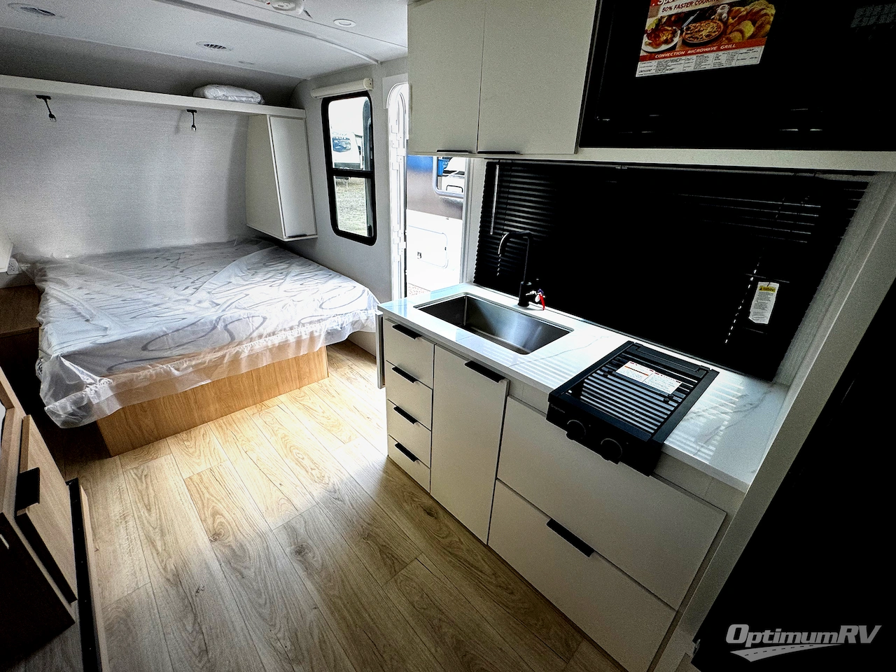 2026 Winnebago Micro Minnie 2108FBS Photo 4