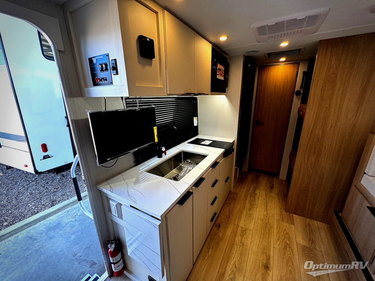 2026 Winnebago Micro Minnie 2100BH Photo 5