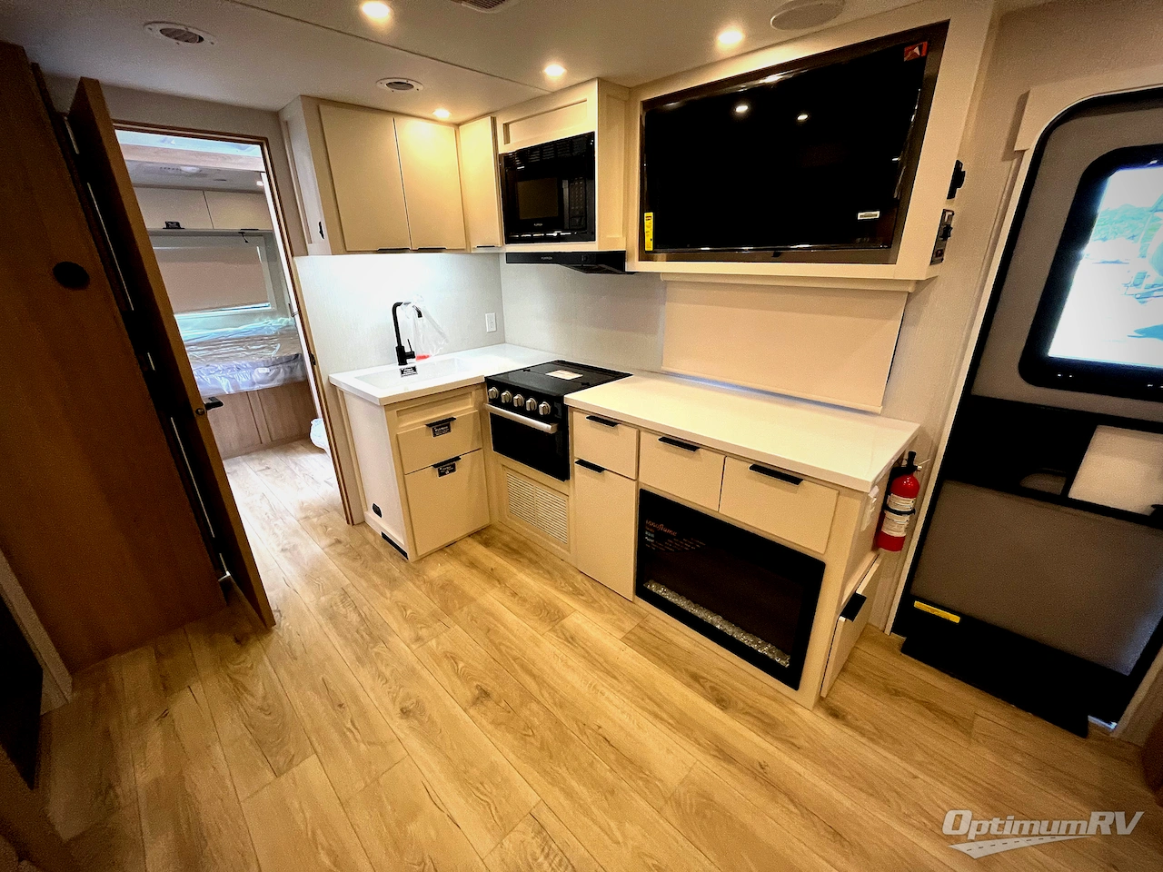2026 Winnebago Thrive 24RKS Photo 7
