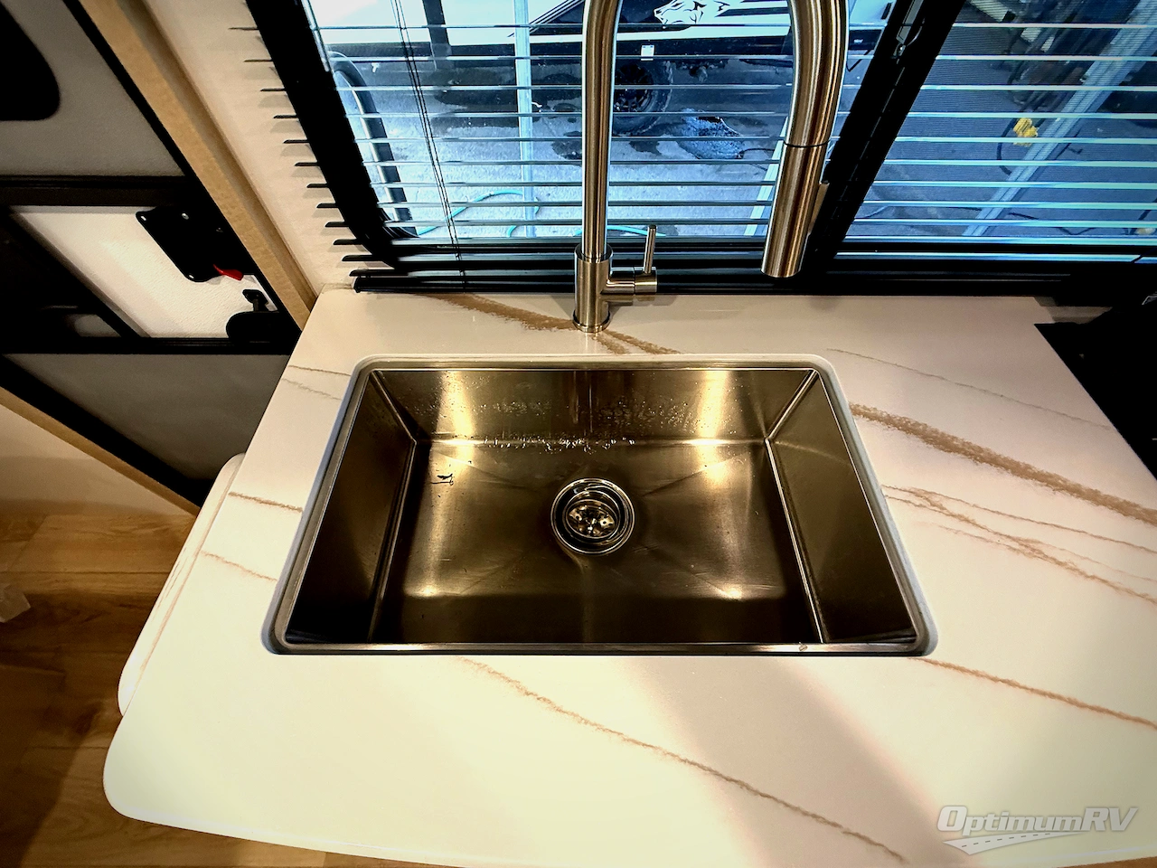 2025 Winnebago Micro Minnie 2108FBS Photo 7