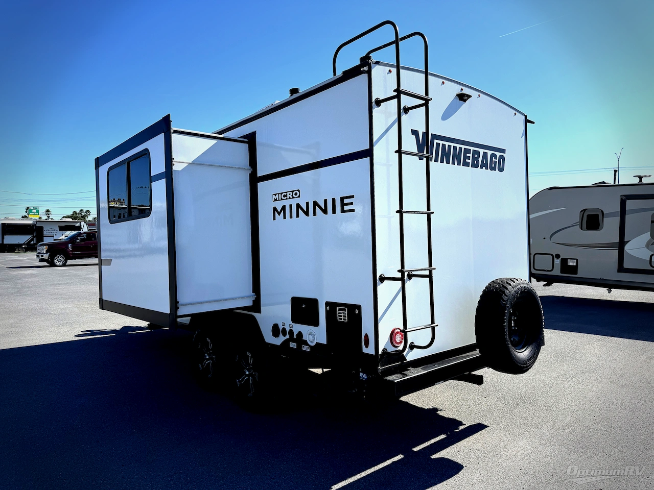 2025 Winnebago Micro Minnie 2108FBS Photo 3