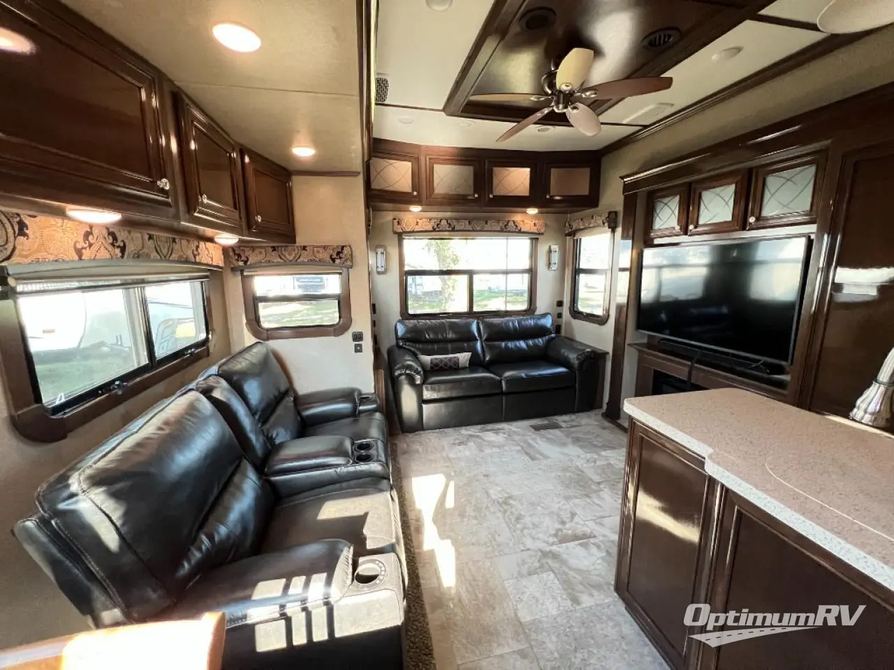 2019 Redwood Redwood 3401RL Photo 6