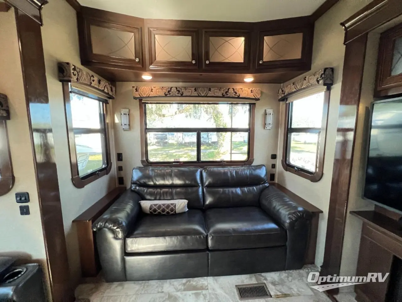 2019 Redwood Redwood 3401RL Photo 9