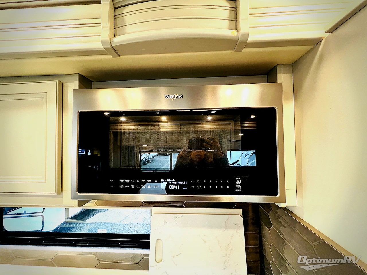 2022 Fleetwood Discovery 38K Photo 10