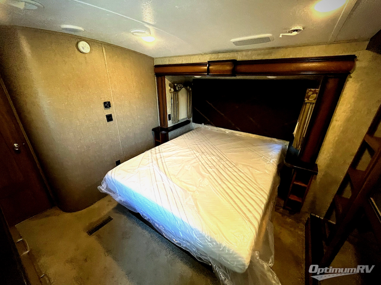 2017 Keystone Montana 3661RL Photo 9