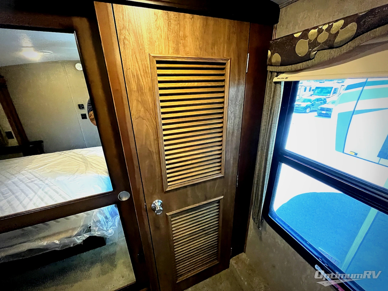 2017 Keystone Montana 3661RL Photo 11